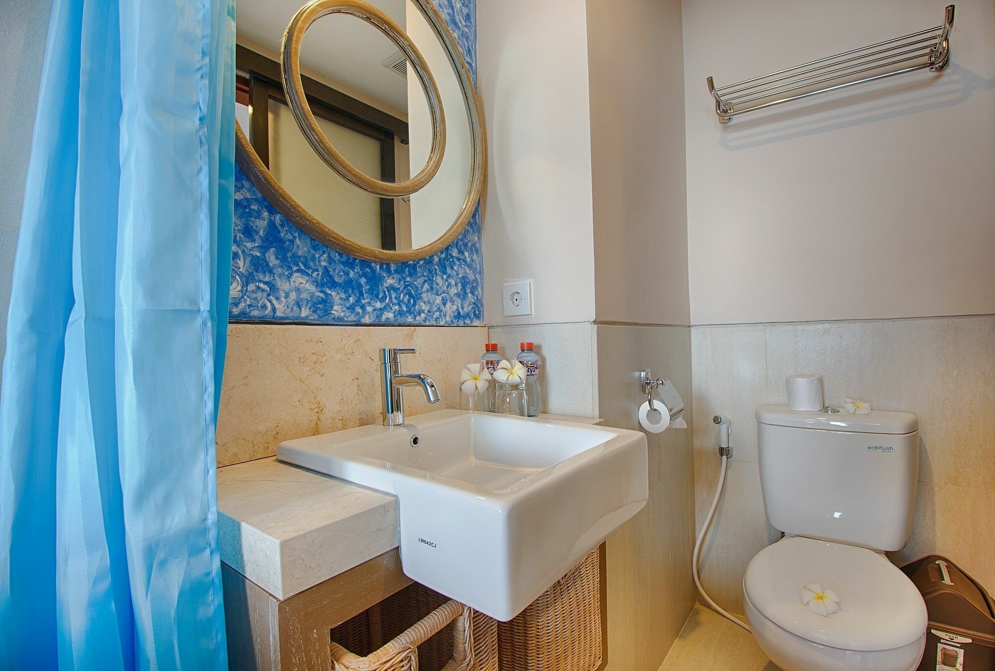 Natya Hotel Гили Траванган Экстерьер фото
